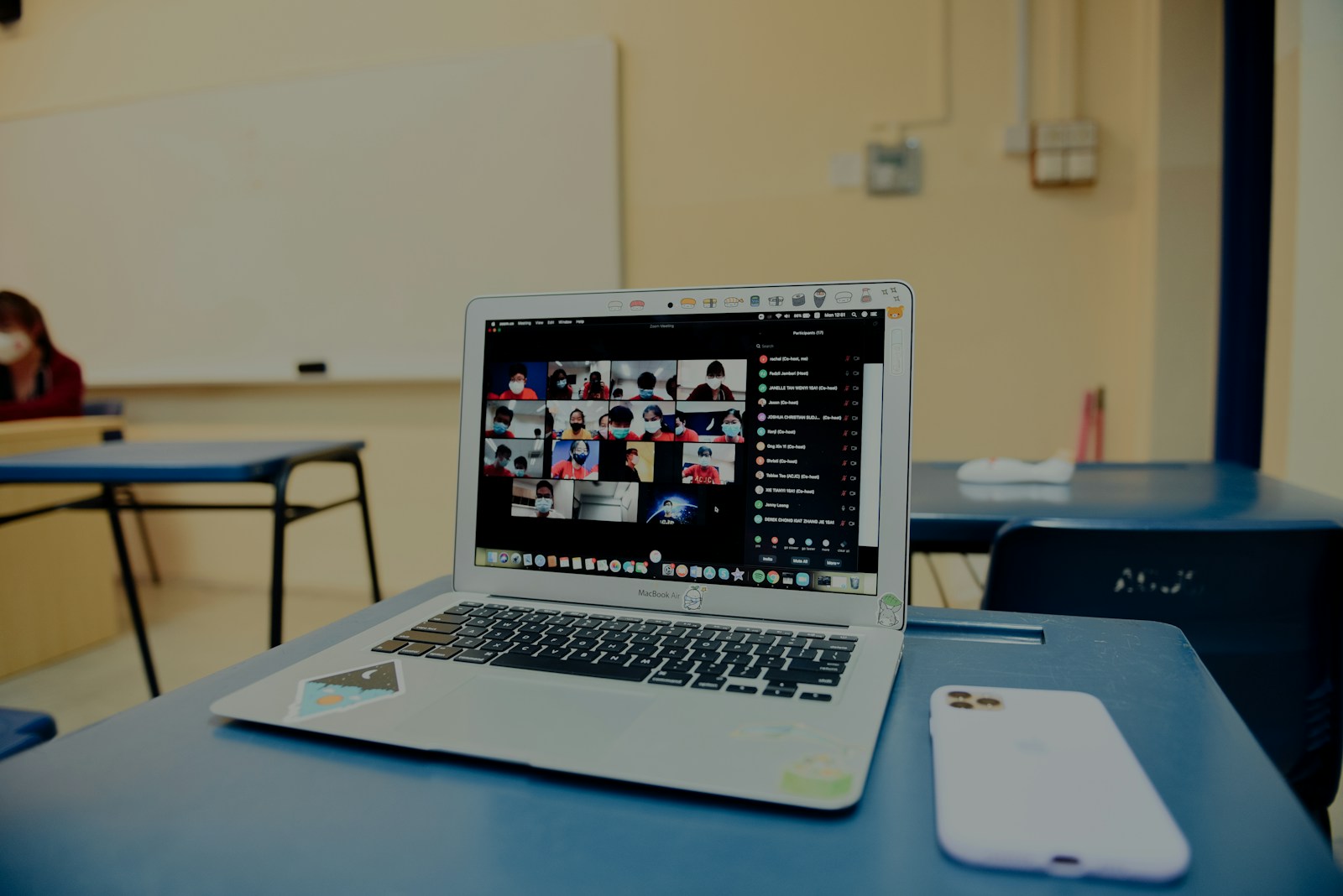 Quels sont les avantages de la vidéoconférence Covid ?